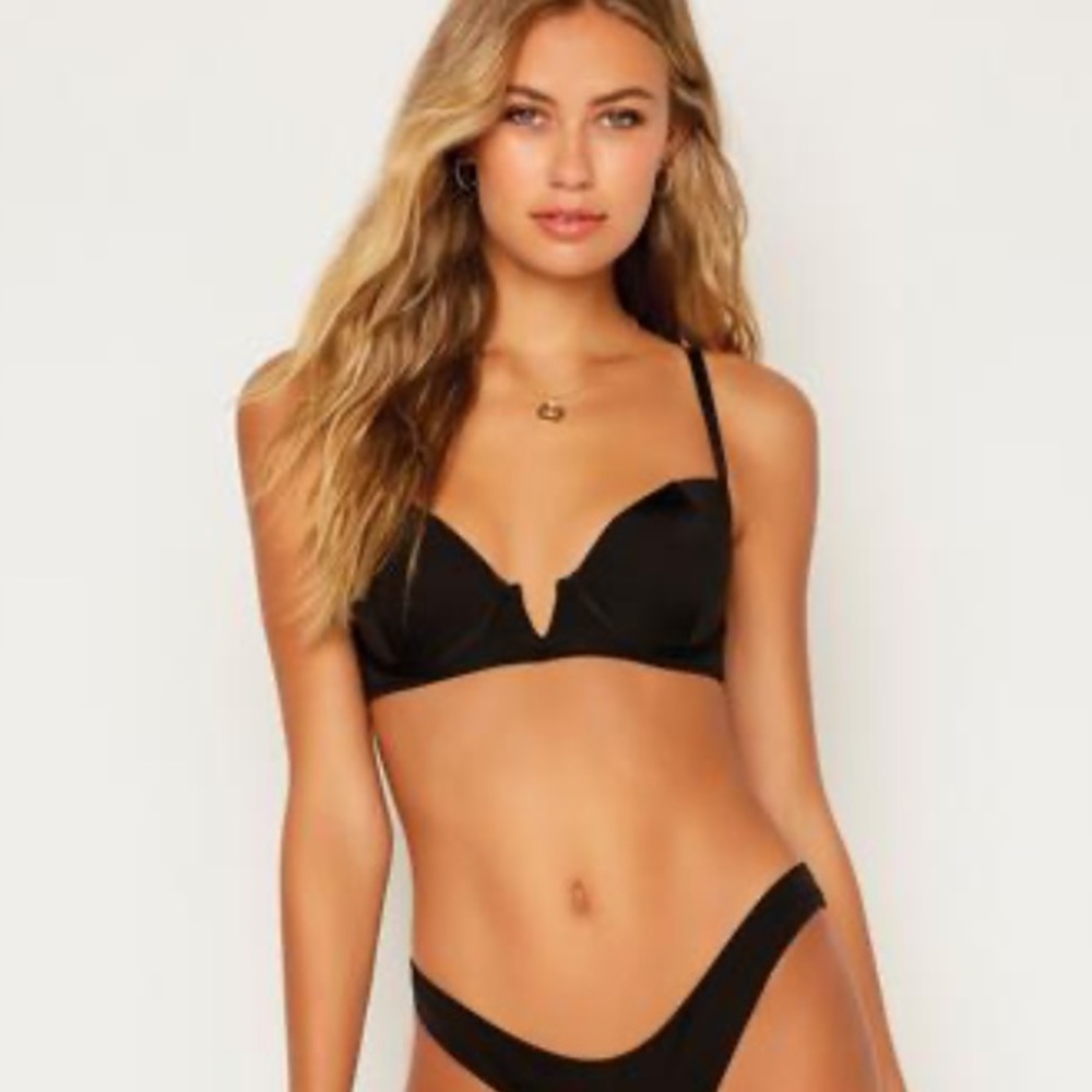 Beach Bunny Swim Top